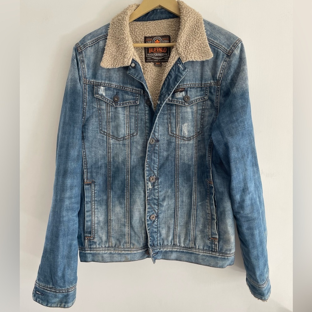 Amazing vintage style denim jacket with Sherpa lining. Perfect worn-in details.